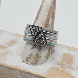 Prachtige ixxxi ring compleet maat 19.5 en 10 mm breed. 25-245
