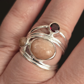 Echt zilveren  ring met Roze maansteen en Granaat, maat 19.5