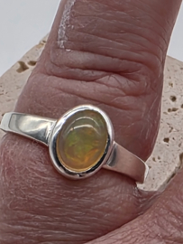 Echt zilveren ring met Ethiopisch Opaal Maat 18