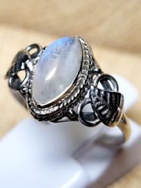 Echt zilveren ring met Maansteen, maat 19.5
