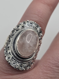 Echt zilveren ring met rozenkwarts maat 18