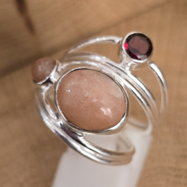 Echt zilveren  ring met Roze maansteen en Granaat, maat 19.5
