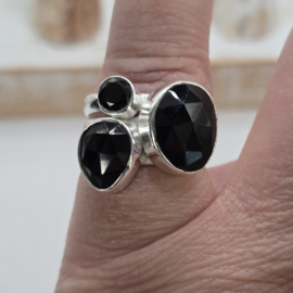 Prachtige echt zilveren ring onyx. Maat 18.