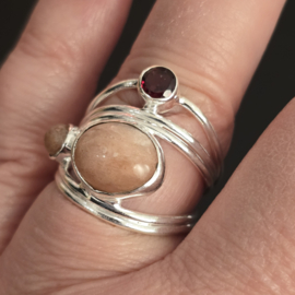 Echt zilveren  ring met Roze maansteen en Granaat, maat 19.5