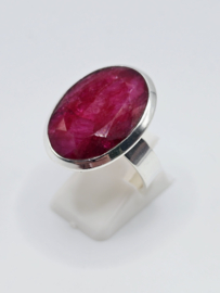 Echt zilveren ring met Robijn steen maat 19