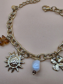 Armband met zon, hart, bloem, ster, natuursteentjes.