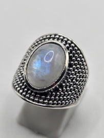 Prachtige echt zilveren ring met Maansteen. Maat 18