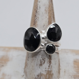 Prachtige echt zilveren ring onyx. Maat 18.