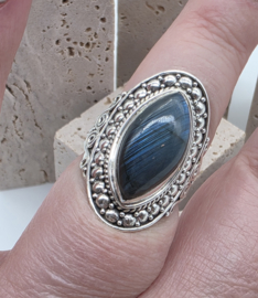 Echt zilveren ring met Labradoriet maat 18