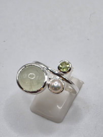 Echt zilveren ring met Peridoot en Parel, maat 19