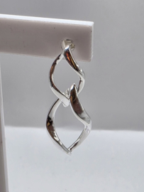 Leuke echt zilveren oorbellen, 2 ringen door elkaar.