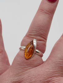 Prachtige echt zilveren ring met Barnsteen, maat 19
