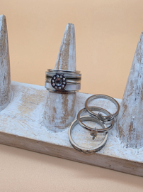 ixxxi ringen set compleet maat 17. 1 basis en 7 vulringen. 25-326