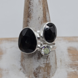 Prachtige echt zilveren ring onyx. Maat 18.5.