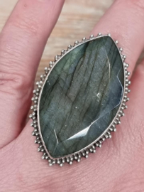 Echt zilveren ring met Labradoriet maat 21