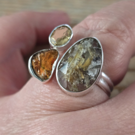 echt zilveren ring met Lodoliet kwarts, citrien en amber. Maat 18.5.