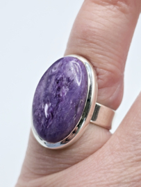 Echt zilveren ring met Charoiet, maat 17