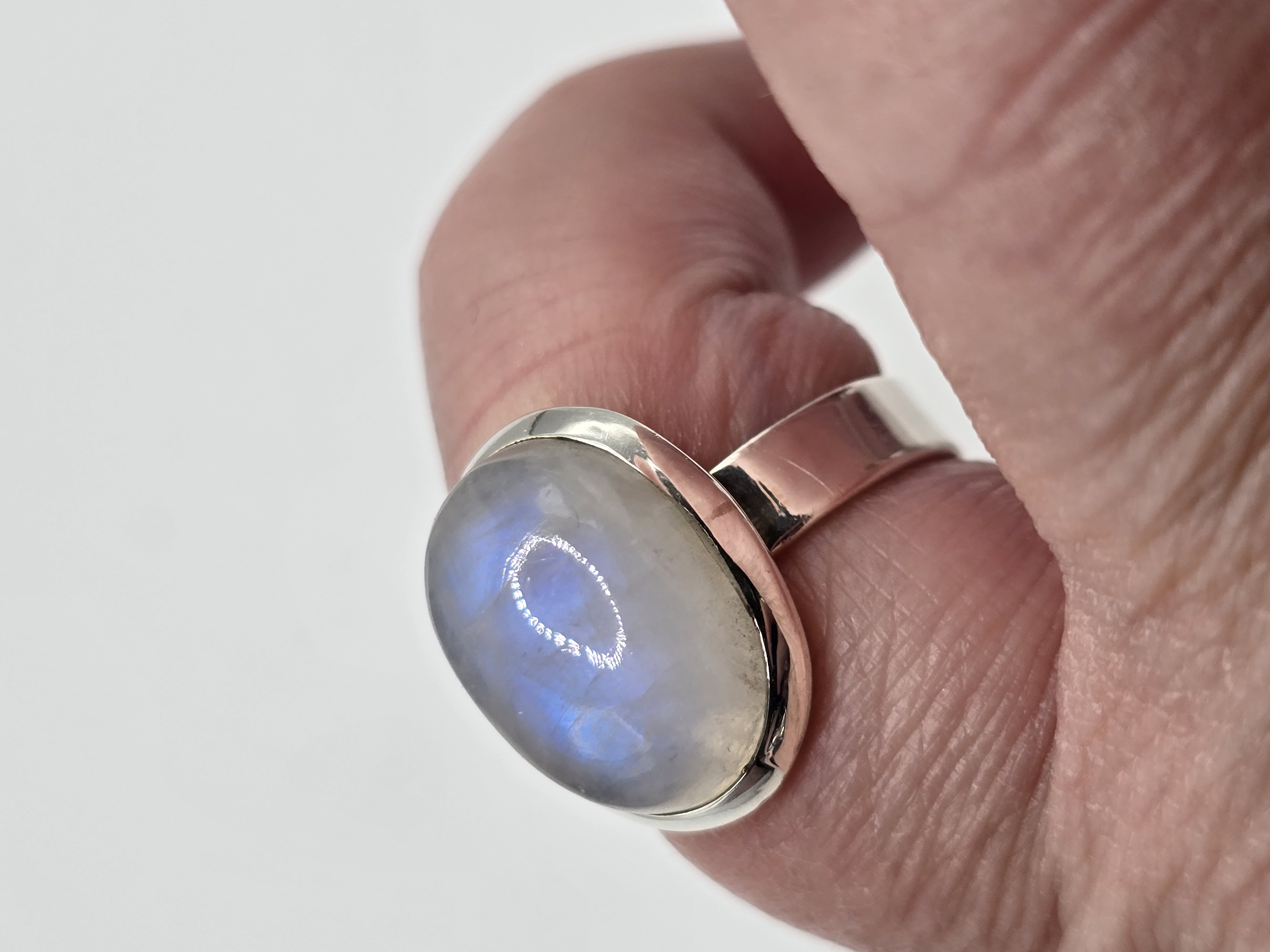 Prachtige echt zilveren ring met Maansteen, maat 17