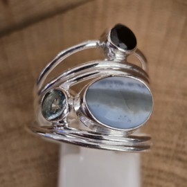 Echt zilveren  ring met Blauw Agaat, onyx en Topaas, maat 18