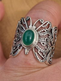 Echt zilveren vlinder ring met groene onyx.  Maat 20.5.