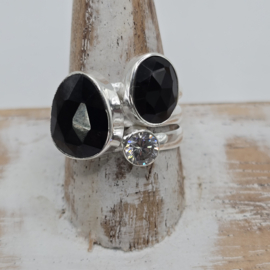 Prachtige echt zilveren ring onyx. Maat 18.5.