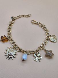 Armband met zon, hart, bloem, ster, natuursteentjes.
