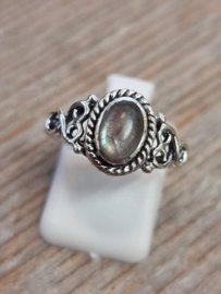 Echt zilveren ring met Labradoriet maat 17