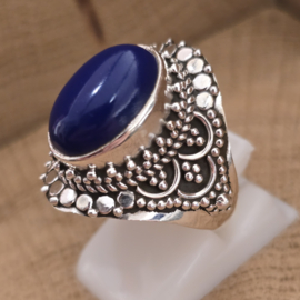 Prachtig bewerkte ring met Lapis Lazuli, maat 17