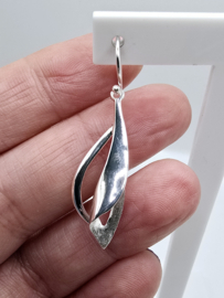 Echt zilveren hanger fantasie plus oorbellen.