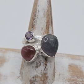 echt zilveren ring Amethist, aquamarijn en Rhodochrosiet. Maat 18.