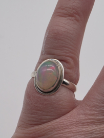 Echt zilveren ring met Ethiopisch Opaal Maat 17.5