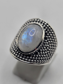 Prachtige echt zilveren ring met Maansteen. Maat 18
