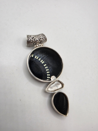 Prachtige zeer grote,  echt zilveren hanger met Onyx en parel.