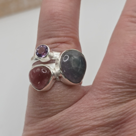 echt zilveren ring Amethist, aquamarijn en Rhodochrosiet. Maat 18.
