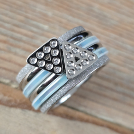 Prachtige ixxxi ring compleet maat 19.5 en 10 mm breed. 25-245