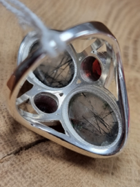 Prachtige echt zilveren ring met Rutiel quartz en Granaat. Maat 20