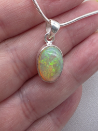 Echt zilveren ketting hanger met Ethiopisch Opaal.