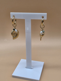 Creolen met bedeltjes schelpen, natuurlijke stenen en zoetwaterparels