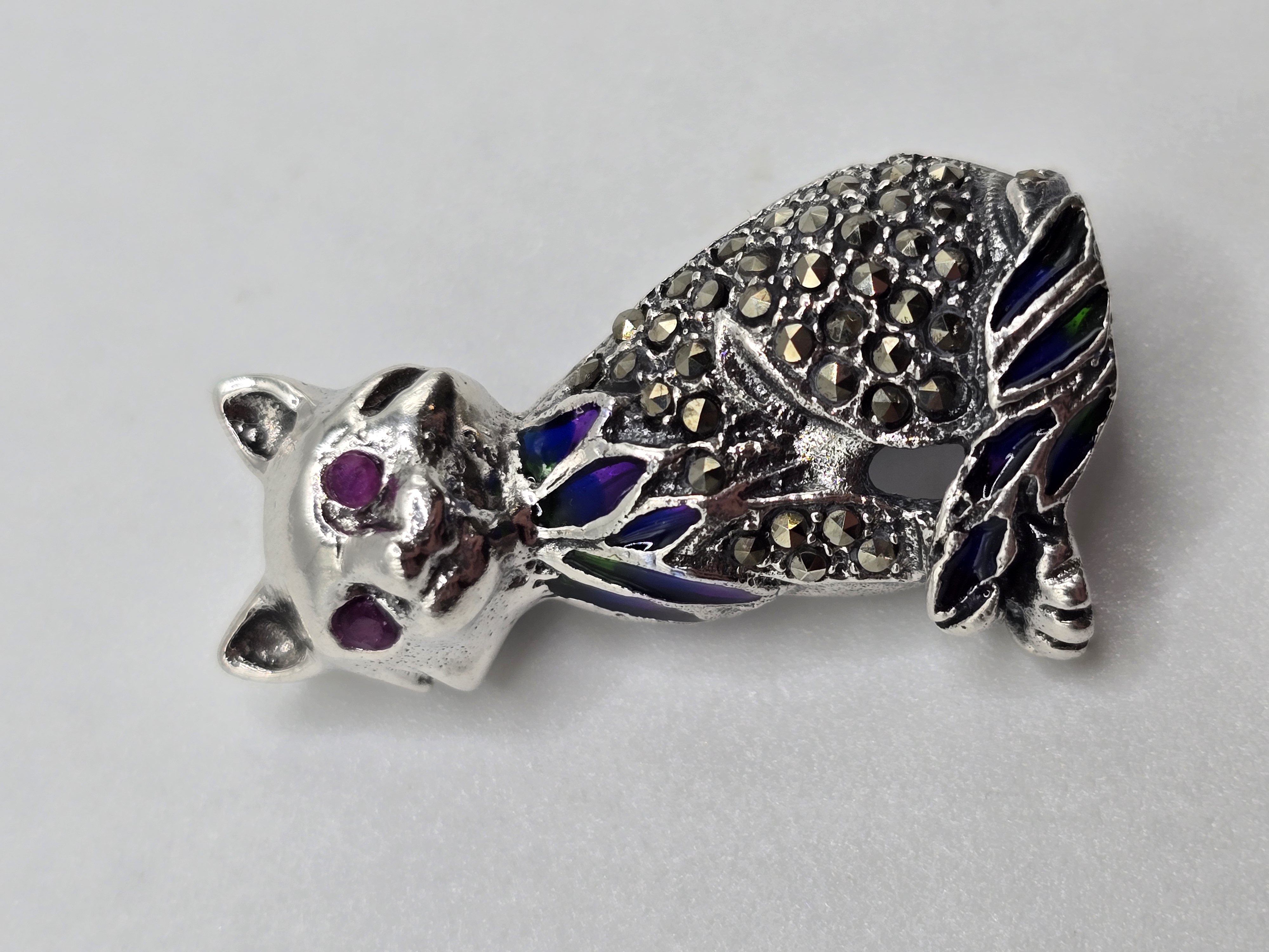 925 zilveren Broche poes met Robijn.
