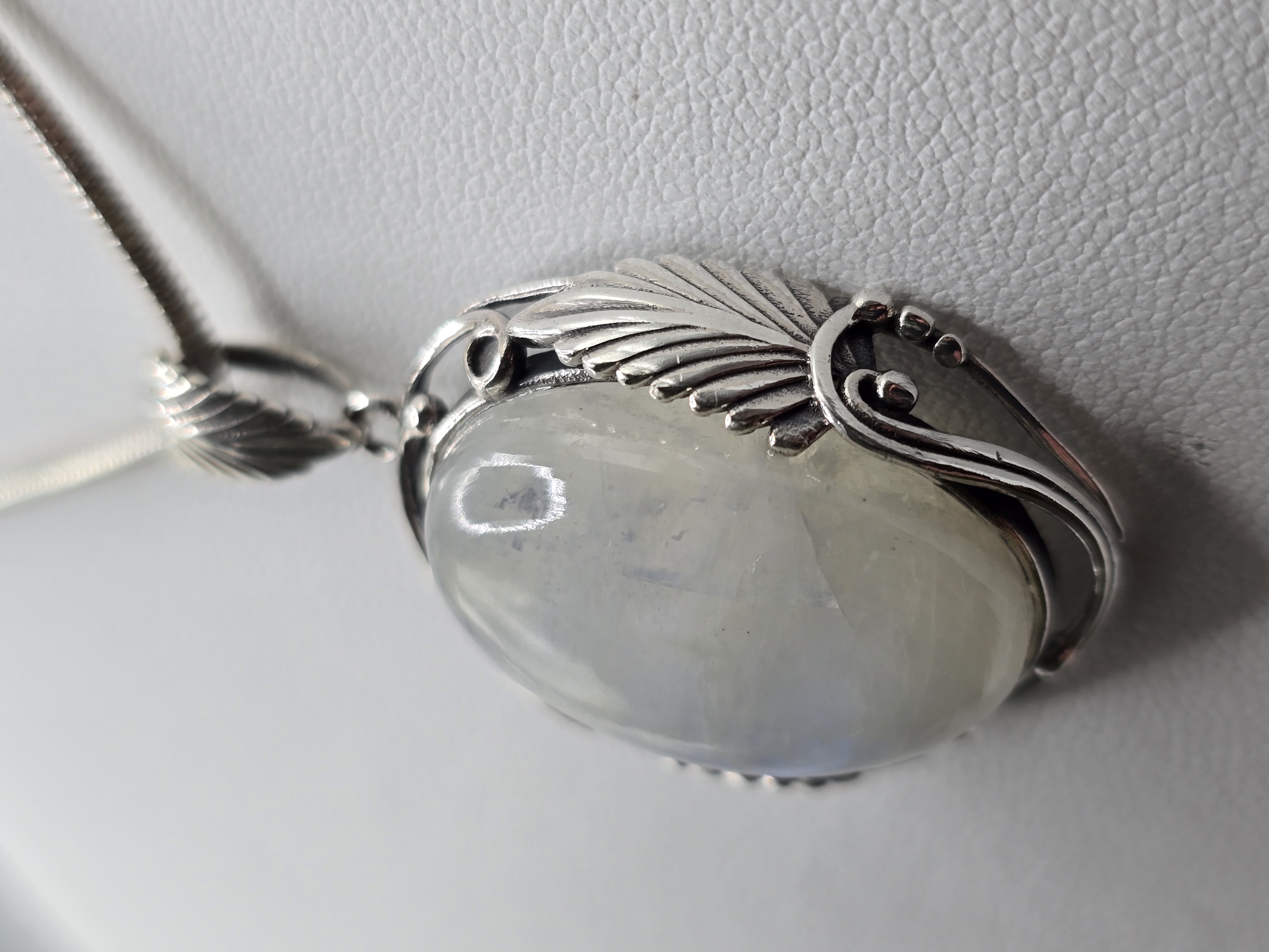 Echt zilveren hanger met Maansteen