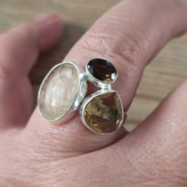echt zilveren ring Rutielkwarts en rookkwarts. Maat 20.