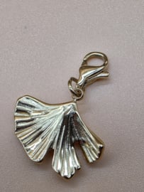 RVS charm, Ginkgo blad. Goud.