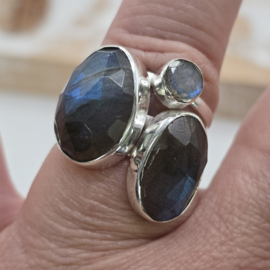 Prachtige echt zilveren ring met Labradoriet, Maat 19.