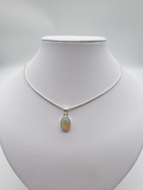 Echt zilveren ketting hanger met Ethiopisch Opaal.