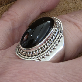 ring echt zilver met zwarte onyx. Maat 20
