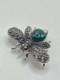 925 zilveren broche, met granaat en groene onyx