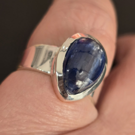 Echt zilveren ring met Kyaniet, maat 19