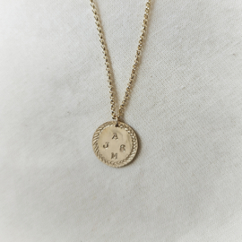 Moederdag cadeau | Ketting letters & sierrand | 15 mm | GOUD - GOLD FILLED