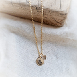 Geboorte ketting | Goud | Geboortebloem met letter cut out