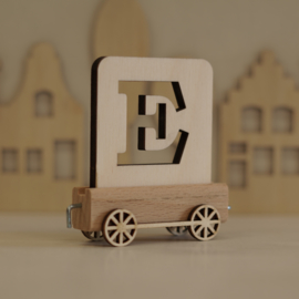 E | Houten lettertrein